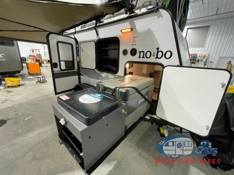 Outdoor kitchen in the no bo travel trailer